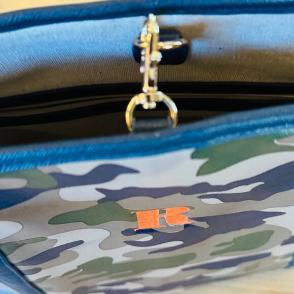 Mark & Graham Camo Tote Bag w/ Matching Pouch - Picture 3 of 9
